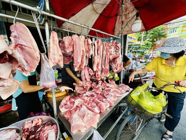 Giá heo hơi hôm nay 17.6.2025: Có nơi giảm đến 2.000 đồng