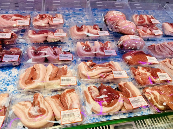 Giá heo hơi hôm nay 24.6.2025: Mất mốc 70.000 đồng/kg