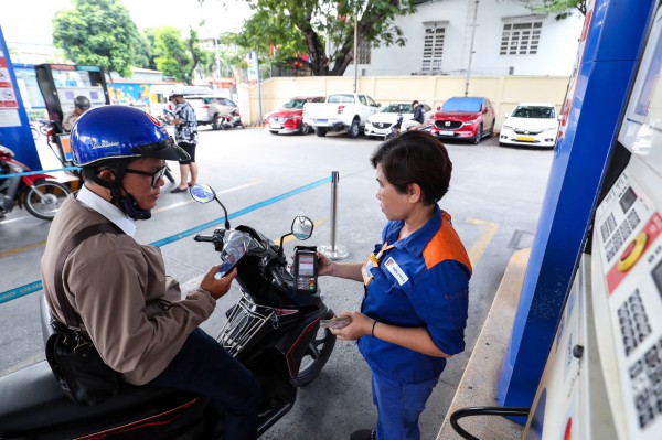 Giá xăng dầu hôm nay 13.6.2025: Xăng trong nước tăng sát mốc 21.000 đồng/lít Giá xăng dầu hôm nay 13.6.2025: Xăng trong nước tăng sát mốc 21.000 đồng/lít