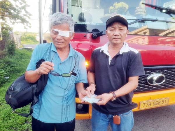 Hành động đẹp của tài xế Bình Định gây xúc động Hành động đẹp của tài xế Bình Định gây xúc động