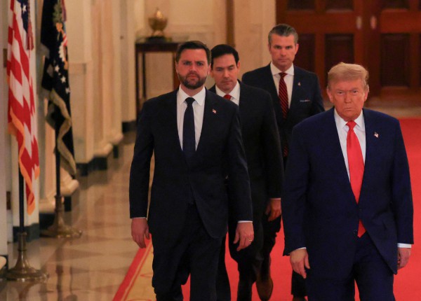 Hé lộ chi tiết việc ông Trump làm trung gian cho lệnh ngừng bắn Israel - Iran Hé lộ chi tiết việc ông Trump làm trung gian cho lệnh ngừng bắn Israel - Iran
