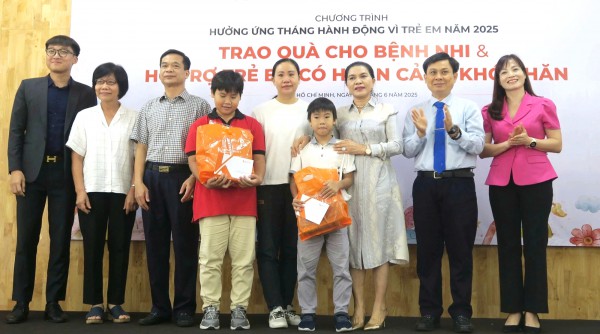 Hơn 1.000 phần quà đến với bệnh nhi và trẻ em có người thân hiến tạng Hơn 1.000 phần quà đến với bệnh nhi và trẻ em có người thân hiến tạng