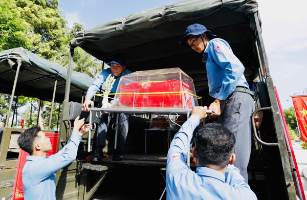 Long An: Đón 106 hài cốt liệt sĩ, quân tình nguyện Việt Nam hy sinh tại Campuchia Long An: Đón 106 hài cốt liệt sĩ, quân tình nguyện Việt Nam hy sinh tại Campuchia
