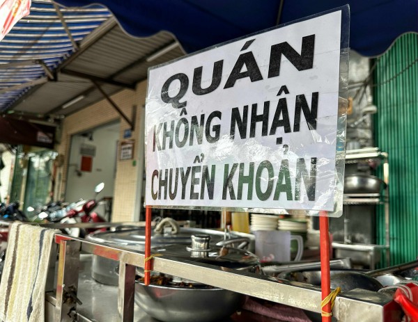 'Nhận chuyển khoản, không né thuế': Quán nước ở TP.HCM gây sốt khi nhiều nơi chỉ nhận tiền mặt 'Nhận chuyển khoản, không né thuế': Quán nước ở TP.HCM gây sốt khi nhiều nơi chỉ nhận tiền mặt