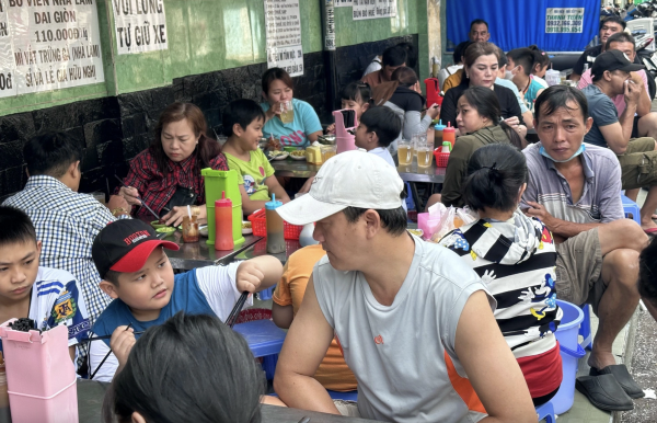 Quán bún bò 10.000 đồng, quán hủ tiếu 15.000 đồng… nổi tiếng TP.HCM: Có tăng giá không? Quán bún bò 10.000 đồng, quán hủ tiếu 15.000 đồng… nổi tiếng TP.HCM: Có tăng giá không?