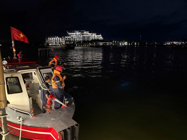 Tìm thấy thi thể bé trai 9 tuổi đuối nước khi tắm biển Hạ Long Tìm thấy thi thể bé trai 9 tuổi đuối nước khi tắm biển Hạ Long