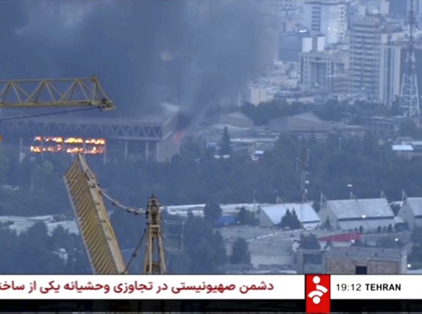 Tổng thống Trump vội vã rời hội nghị G7, kêu gọi người dân sơ tán khỏi Tehran Tổng thống Trump vội vã rời hội nghị G7, kêu gọi người dân sơ tán khỏi Tehran