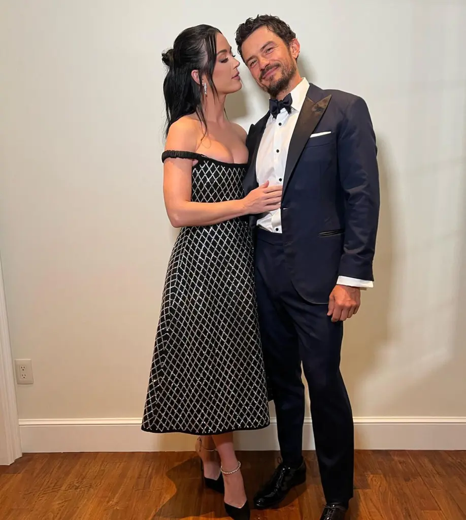 Trang phục đồng điệu của Katy Perry và Orlando Bloom ngày còn Trang phục đồng điệu của Katy Perry và Orlando Bloom ngày còn