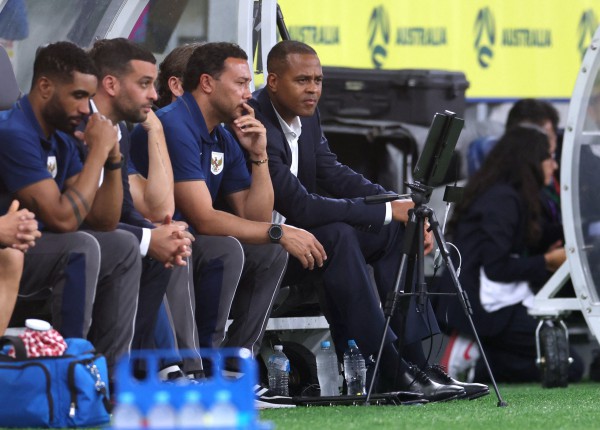 Trợ lý thân tín HLV Kluivert sắp chia tay Indonesia, bỏ mục tiêu World Cup 2026 Trợ lý thân tín HLV Kluivert sắp chia tay Indonesia, bỏ mục tiêu World Cup 2026