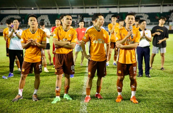 V-League chưa kịp nguội, HAGL đã sốt sắng làm những điều đặc biệt: Nói không với… rớt hạng!