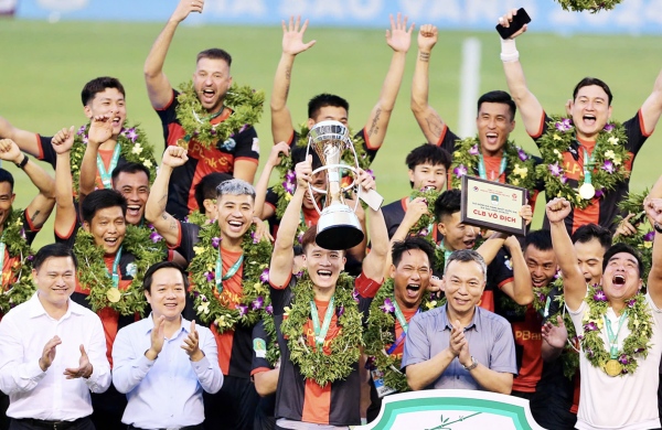 V-League mùa tới sẽ hay đây: Ninh Bình ‘tậu’ HLV Barcelona B, Nam Định có giữ nổi ngôi vương?