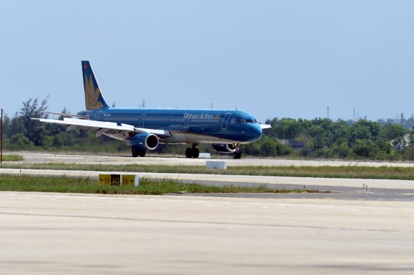 Vietnam Airlines dừng khẩn cấp cứu hành khách phải thở oxy trên máy bay Vietnam Airlines dừng khẩn cấp cứu hành khách phải thở oxy trên máy bay