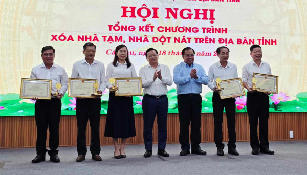 Xóa nhà tạm, Cà Mau không quên 'chuyện nhỏ' sau nhà Xóa nhà tạm, Cà Mau không quên 'chuyện nhỏ' sau nhà