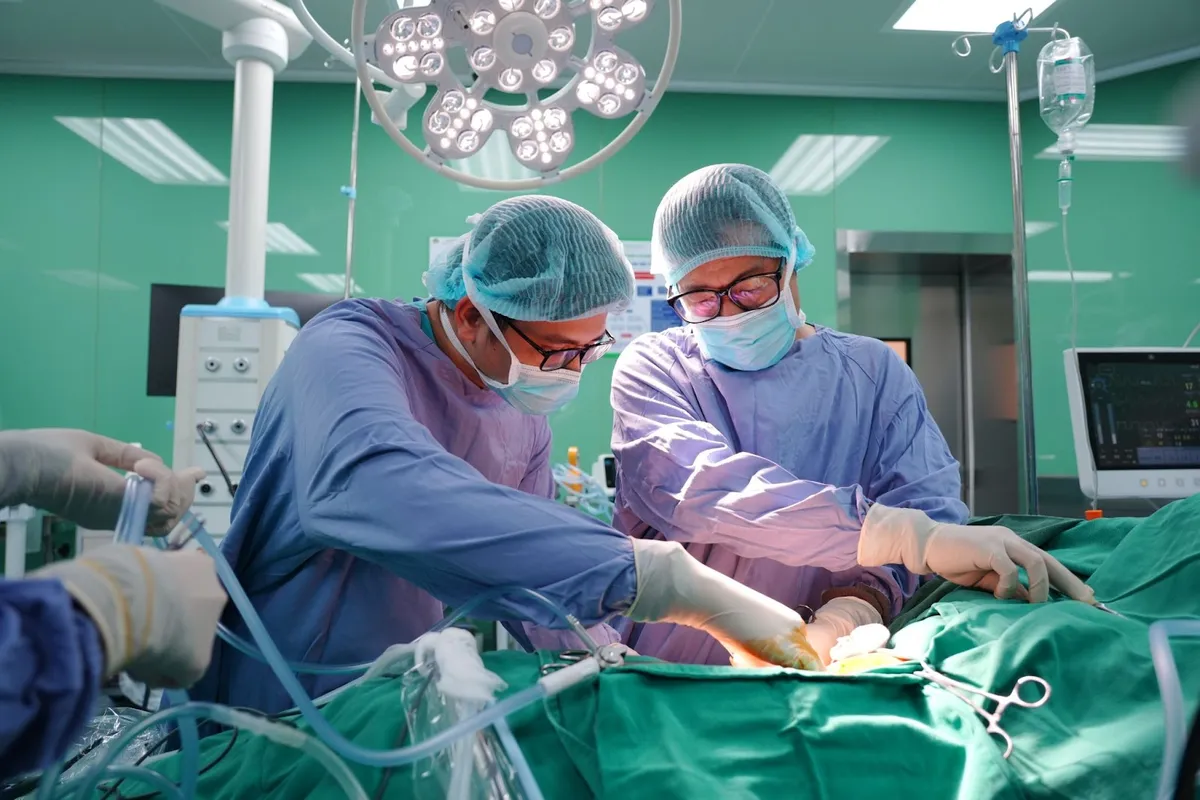 Cô gái trẻ thường xuyên tăng huyết áp không ngờ mắc u tuyến thượng thận - Ảnh 2. Cô gái trẻ thường xuyên tăng huyết áp không ngờ mắc u tuyến thượng thận - Ảnh 2.
