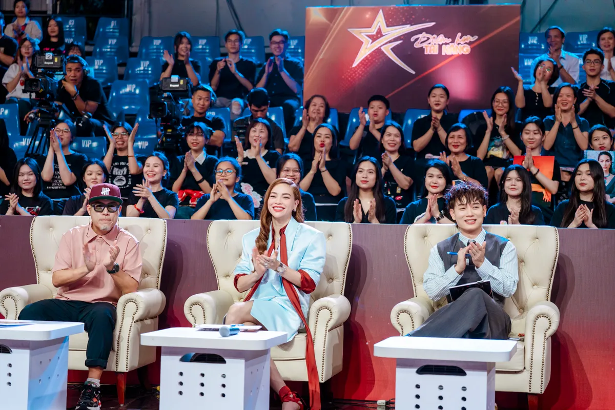 TRỰC TIẾP Điểm hẹn tài năng: Live Show 1 mở màn cuộc đua đến ngôi vị cao nhất (21h15, VTV3) - Ảnh 3. TRỰC TIẾP Điểm hẹn tài năng: Live Show 1 mở màn cuộc đua đến ngôi vị cao nhất (21h15, VTV3) - Ảnh 3.