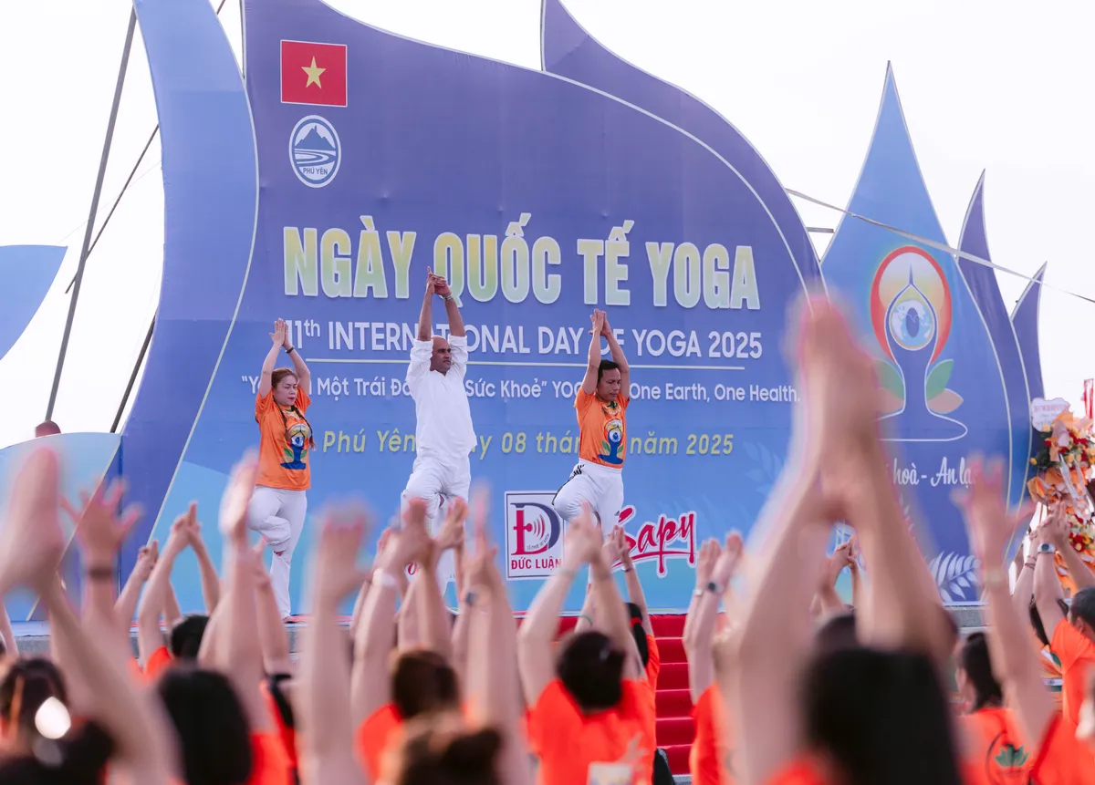 Phú Yên lan tỏa năng lượng tích cực qua Ngày Quốc tế Yoga 2025: Định hình điểm đến du lịch thể thao - sức khỏe - Ảnh 4. Phú Yên lan tỏa năng lượng tích cực qua Ngày Quốc tế Yoga 2025: Định hình điểm đến du lịch thể thao - sức khỏe - Ảnh 4.