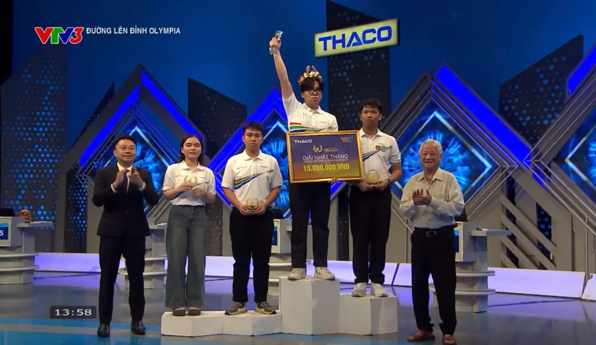Đường lên đỉnh Olympia: Cuộc đua kịch tính, nảy lửa – Nam sinh Hà Nội tiến vào vòng thi Quý 3 với phong độ ấn tượng - Ảnh 8. Đường lên đỉnh Olympia: Cuộc đua kịch tính, nảy lửa – Nam sinh Hà Nội tiến vào vòng thi Quý 3 với phong độ ấn tượng - Ảnh 8.