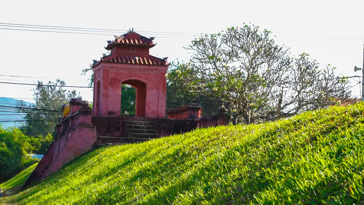 Thành cổ Diên Khánh: Hướng tới Di tích quốc gia đặc biệt, đánh thức tiềm năng du lịch văn hóa - Ảnh 3. Thành cổ Diên Khánh: Hướng tới Di tích quốc gia đặc biệt, đánh thức tiềm năng du lịch văn hóa - Ảnh 3.