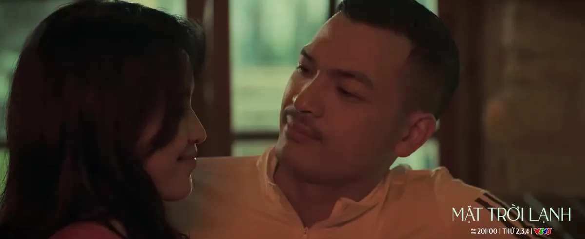 Mặt trời lạnh - Tập 1: Nam chính mới về nước đã gặp biến - Ảnh 5. Mặt trời lạnh - Tập 1: Nam chính mới về nước đã gặp biến - Ảnh 5.