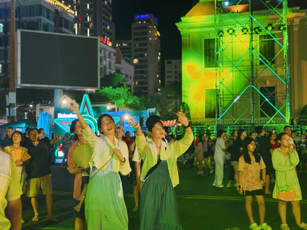 Nha Trang - Điểm hẹn văn hóa quốc tế đầy sắc màu - Ảnh 6. Nha Trang - Điểm hẹn văn hóa quốc tế đầy sắc màu - Ảnh 6.