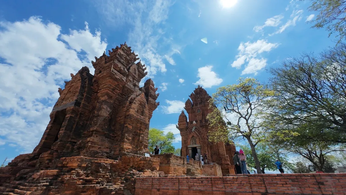 Yêu cầu rà soát, siết chặt quản lý bảo vệ di tích, danh thắng - Ảnh 1. Yêu cầu rà soát, siết chặt quản lý bảo vệ di tích, danh thắng - Ảnh 1.