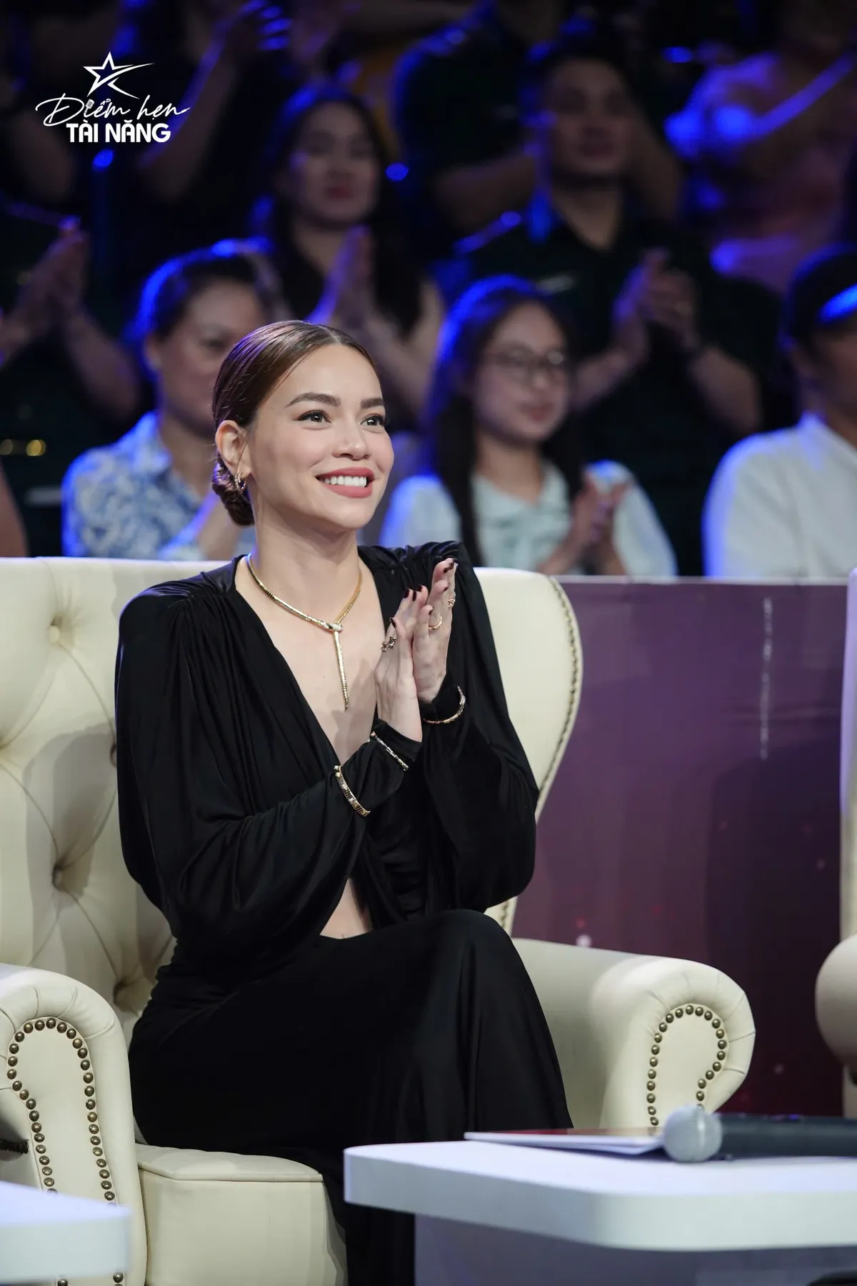 Điểm hẹn tài năng liveshow 2: Thanh Thuỷ dừng bước, Thanh Thuỵ bứt phá - Ảnh 2. Điểm hẹn tài năng liveshow 2: Thanh Thuỷ dừng bước, Thanh Thuỵ bứt phá - Ảnh 2.