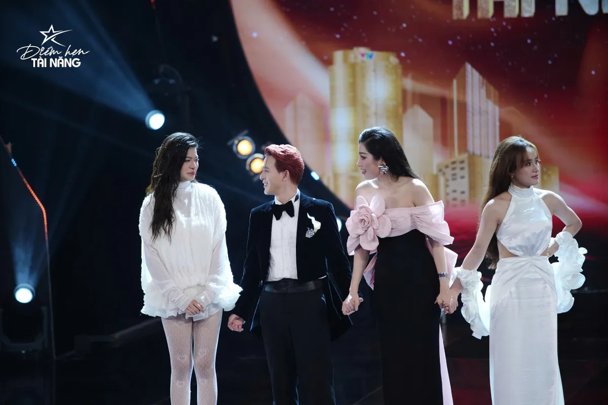 Điểm hẹn tài năng liveshow 2: Thanh Thuỷ dừng bước, Thanh Thuỵ bứt phá - Ảnh 12. Điểm hẹn tài năng liveshow 2: Thanh Thuỷ dừng bước, Thanh Thuỵ bứt phá - Ảnh 12.