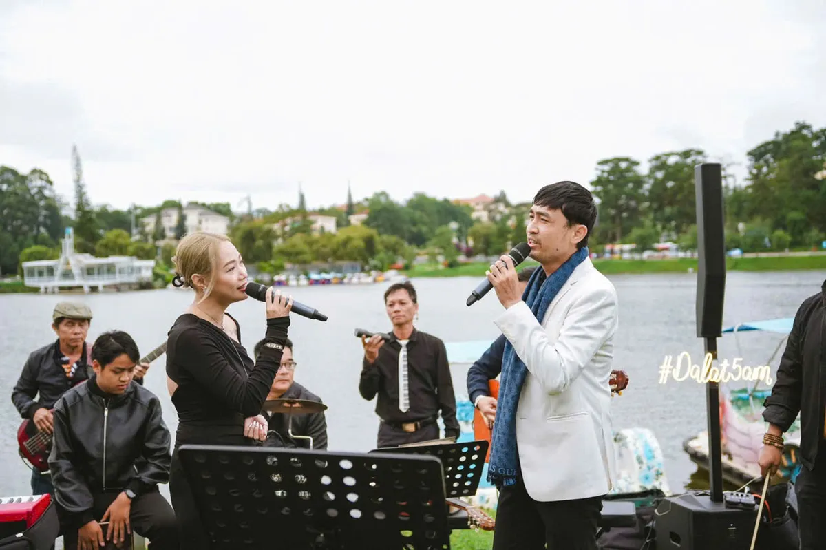 Thưởng thức âm nhạc trong tinh sương Đà Lạt - Ảnh 4. Thưởng thức âm nhạc trong tinh sương Đà Lạt - Ảnh 4.