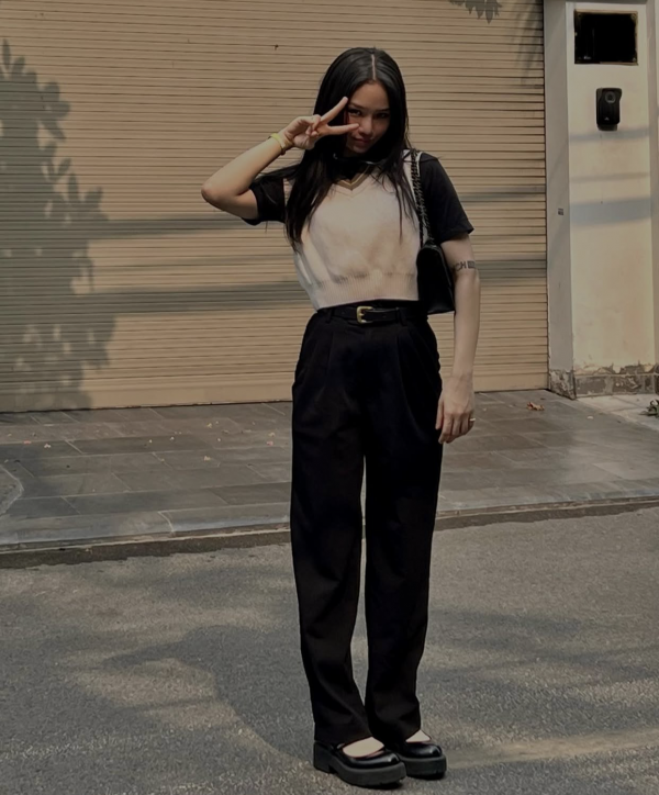 "Em xinh" Miu Lê biến hóa đa phong cách với trang phục trắng đen "Em xinh" Miu Lê biến hóa đa phong cách với trang phục trắng đen
