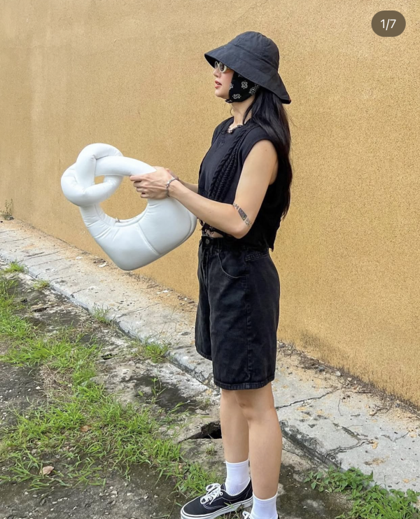 "Em xinh" Miu Lê biến hóa đa phong cách với trang phục trắng đen "Em xinh" Miu Lê biến hóa đa phong cách với trang phục trắng đen
