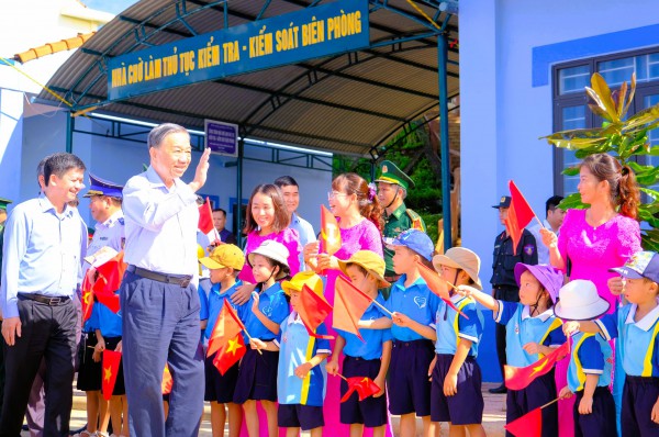 13 đặc khu của Việt Nam: Đặc khu Cồn Cỏ pháo đài xanh trên Biển Đông