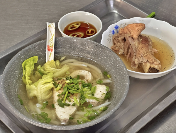 Phường Chợ Lớn có 'hủ tiếu nhà giàu', cà ri gà, lẩu cá cù lao trứ danh