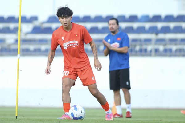 U.23 Việt Nam khí thế hừng hực, HLV Kim Sang-sik đích thân thị phạm!