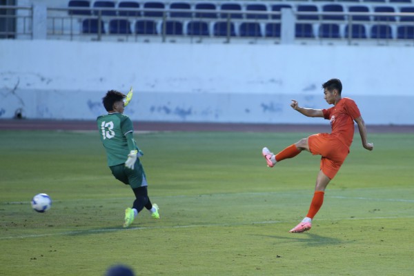 U.23 Việt Nam khí thế hừng hực, HLV Kim Sang-sik đích thân thị phạm!