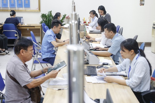 Công dân đến phường giải quyết thủ tục đông gấp 4-5 lần