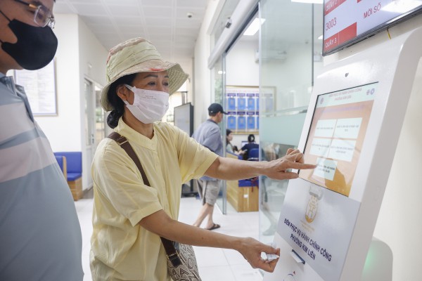 Công dân đến phường giải quyết thủ tục đông gấp 4-5 lần