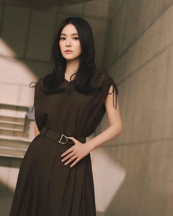 5 sắc màu trang phục giúp Song Hye Kyo 