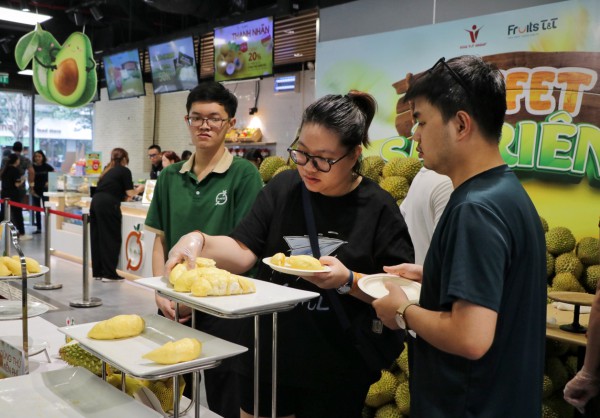 'Độc lạ' buffet sầu riêng đang diễn ra ở TP.HCM: Cửa hàng chuẩn bị gần 2 tấn 'Độc lạ' buffet sầu riêng đang diễn ra ở TP.HCM: Cửa hàng chuẩn bị gần 2 tấn