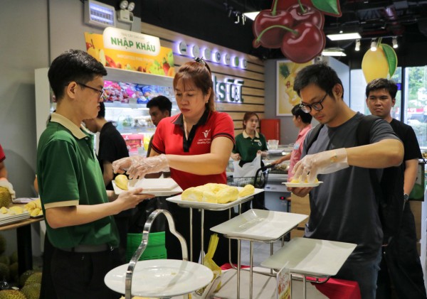 'Độc lạ' buffet sầu riêng đang diễn ra ở TP.HCM: Cửa hàng chuẩn bị gần 2 tấn 'Độc lạ' buffet sầu riêng đang diễn ra ở TP.HCM: Cửa hàng chuẩn bị gần 2 tấn