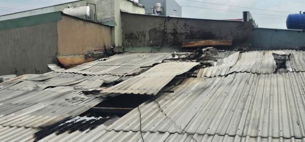 Cháy khu nhà trọ khi nhiều người thuê trọ đã đi làm Cháy khu nhà trọ khi nhiều người thuê trọ đã đi làm
