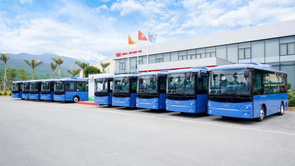 Kim Long Motor bàn giao 650 xe buýt, tiếp sức TP.HCM chuyển đổi xanh Kim Long Motor bàn giao 650 xe buýt, tiếp sức TP.HCM chuyển đổi xanh