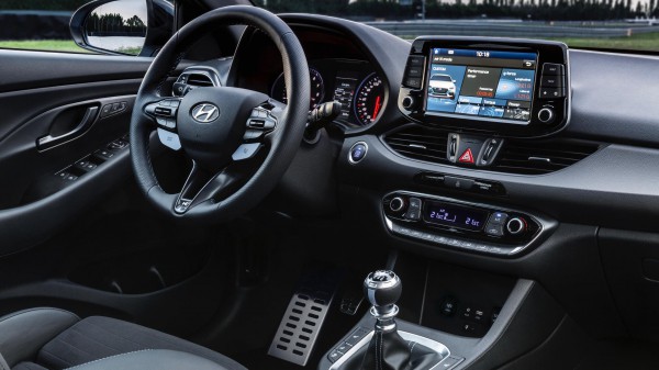 Hyundai cho rằng: 'Không còn ai muốn mua ô tô số sàn nữa'