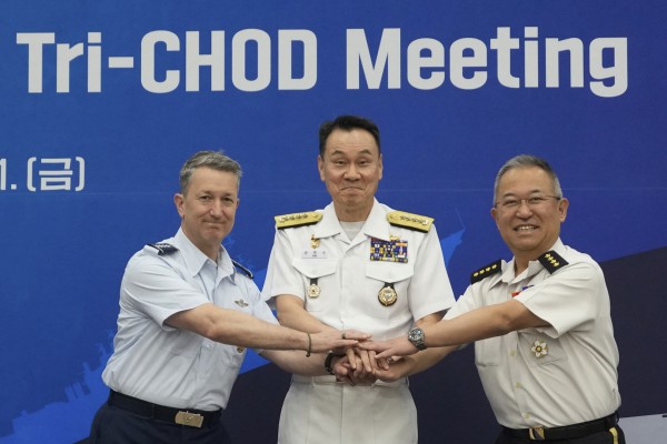 Mỹ - Nhật - Hàn tập trận với máy bay ném bom B-52, ra tuyên bố chung Mỹ - Nhật - Hàn tập trận với máy bay ném bom B-52, ra tuyên bố chung