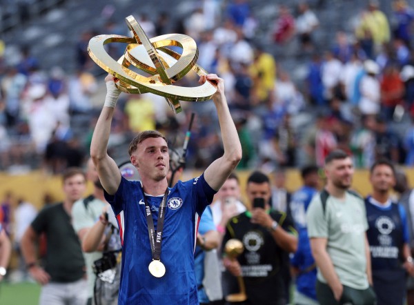 HLV Chelsea sung sướng tột độ vì vô địch, đội trưởng PSG nói lời cay đắng