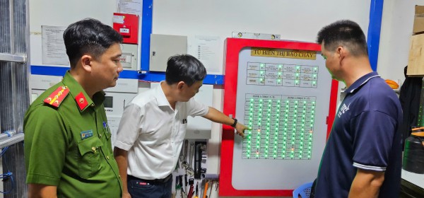 Kiểm tra phòng cháy, chữa cháy nhà trọ, chung cư 25 tầng ở phường Phú Thuận Kiểm tra phòng cháy, chữa cháy nhà trọ, chung cư 25 tầng ở phường Phú Thuận
