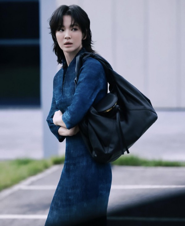 Song Hye Kyo gây sốt với kiểu tóc "hư hỏng" Song Hye Kyo gây sốt với kiểu tóc "hư hỏng"