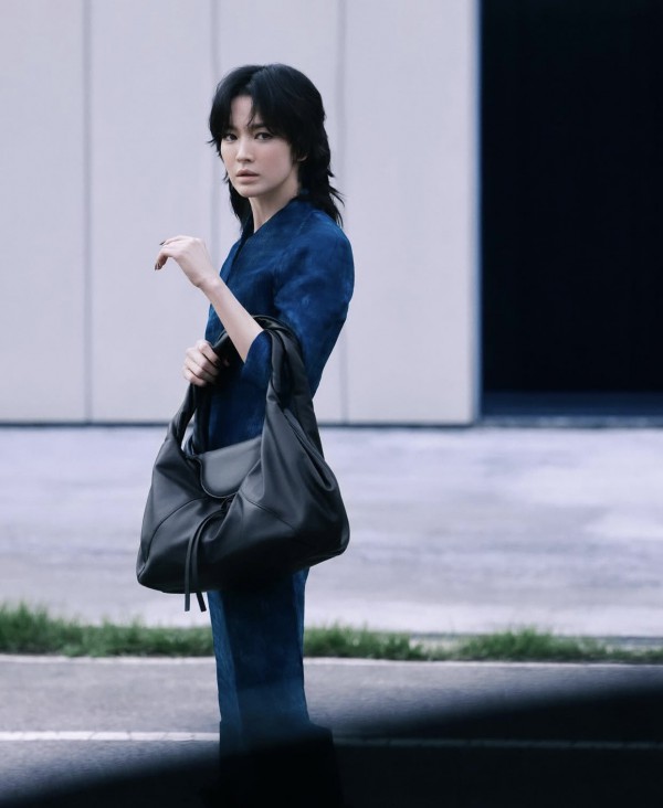 Song Hye Kyo gây sốt với kiểu tóc "hư hỏng" Song Hye Kyo gây sốt với kiểu tóc "hư hỏng"