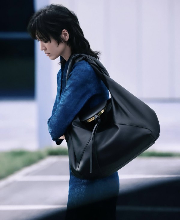 Song Hye Kyo gây sốt với kiểu tóc "hư hỏng" Song Hye Kyo gây sốt với kiểu tóc "hư hỏng"