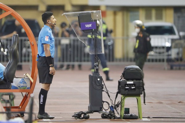 V-League tăng suất xuống hạng và... xe VAR: Không còn chuyện các đội 'tình thương mến thương'? V-League tăng suất xuống hạng và... xe VAR: Không còn chuyện các đội 'tình thương mến thương'?