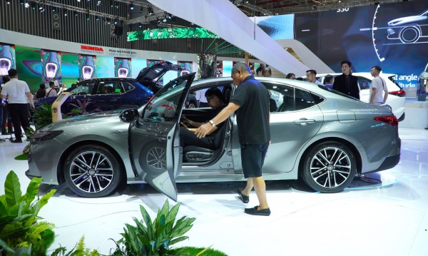 Sedan hạng D: Khách mua giảm sút, chỉ còn Toyota Camry, KIA K5 đua doanh số Sedan hạng D: Khách mua giảm sút, chỉ còn Toyota Camry, KIA K5 đua doanh số
